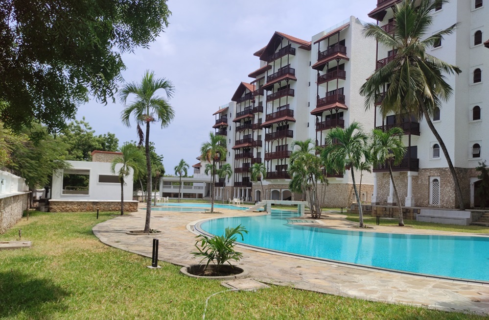 3 Bedroom Apartments with Family Lounge + DSQ