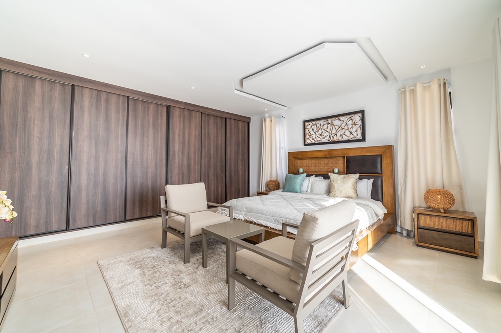 4 Bedroom Apartments with Family Lounge + DSQ photo 9